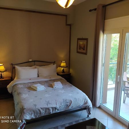 Xenonas Sta Tzakia Hotel Karpenísion Екстериор снимка