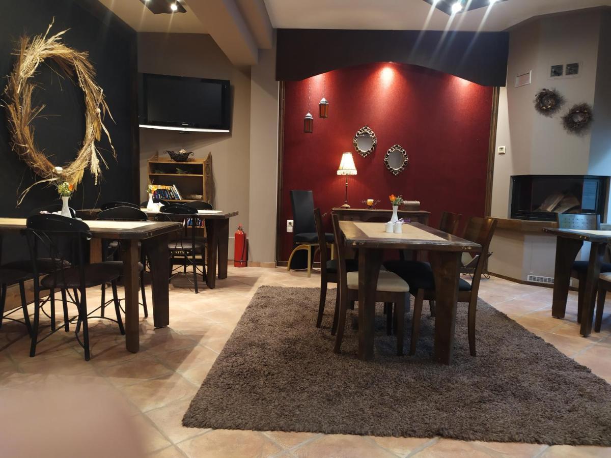 Xenonas Sta Tzakia Hotel Karpenísion Екстериор снимка