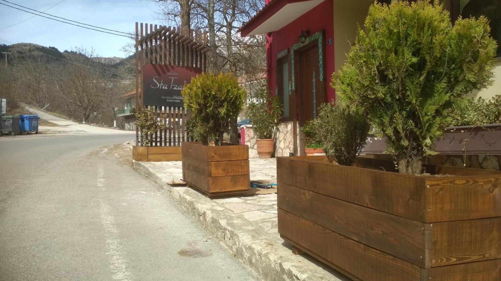 Xenonas Sta Tzakia Hotel Karpenísion Екстериор снимка