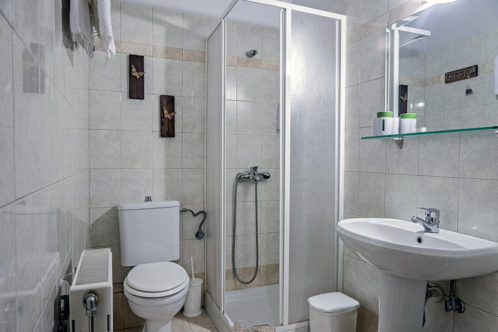 Xenonas Sta Tzakia Hotel Karpenísion Стая снимка