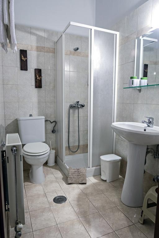 Xenonas Sta Tzakia Hotel Karpenísion Екстериор снимка