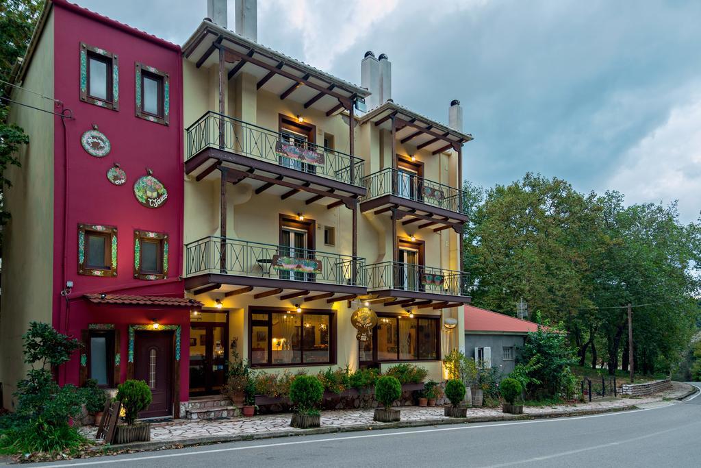 Xenonas Sta Tzakia Hotel Karpenísion Екстериор снимка