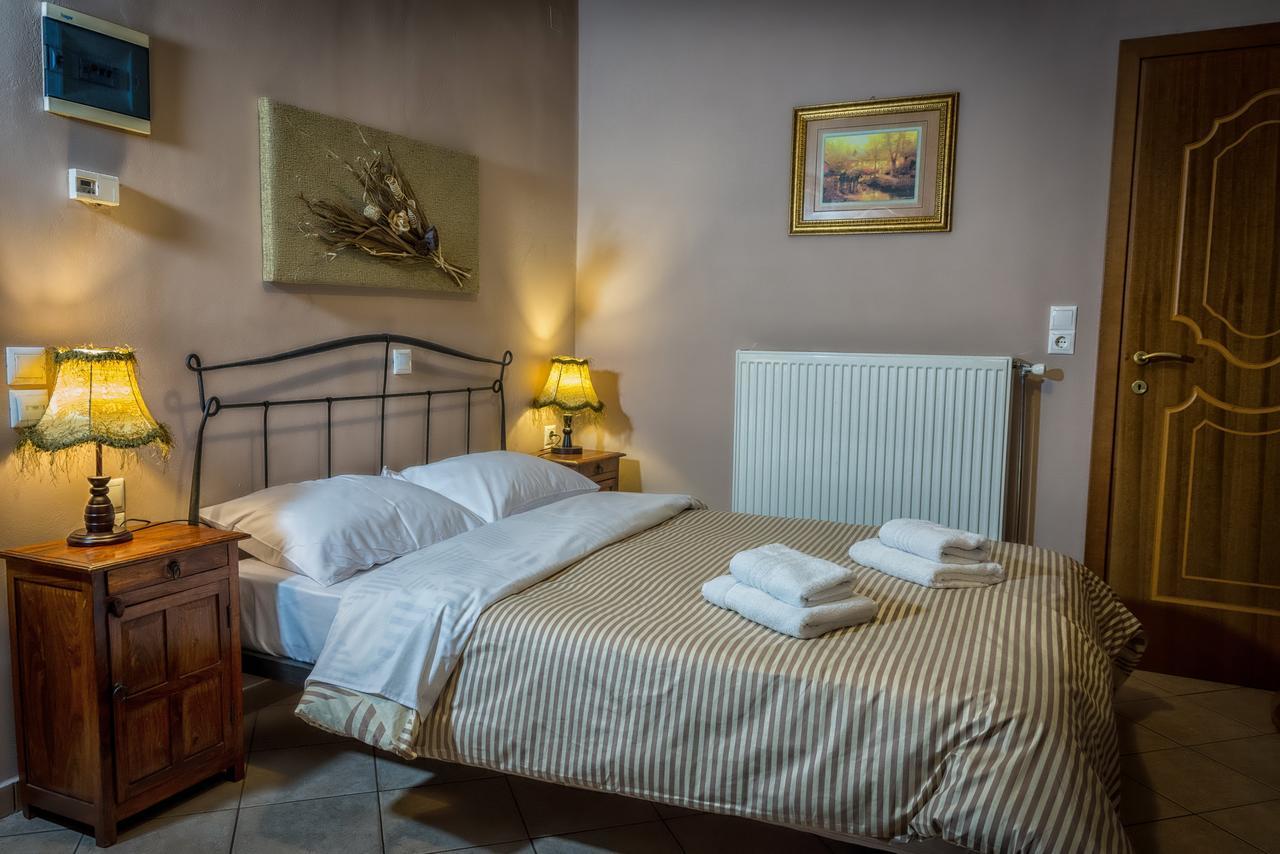 Xenonas Sta Tzakia Hotel Karpenísion Екстериор снимка