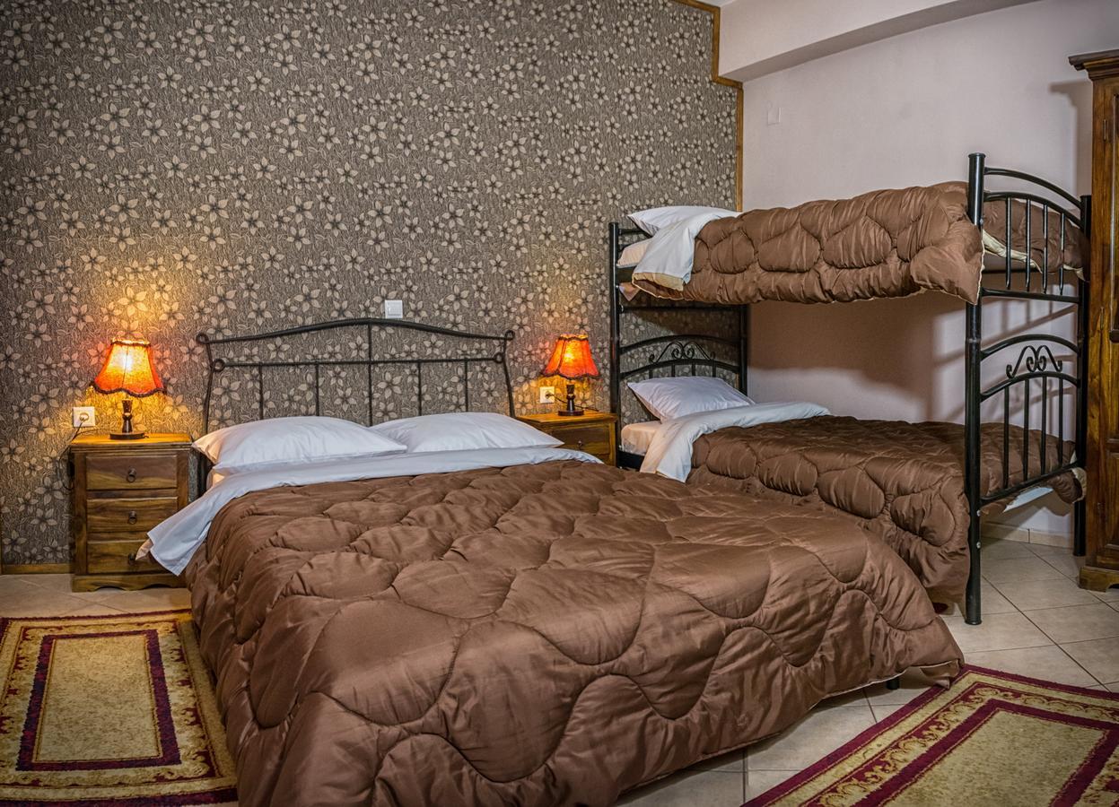 Xenonas Sta Tzakia Hotel Karpenísion Екстериор снимка